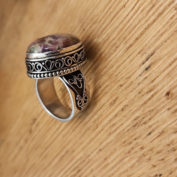 Amethyst Gemstone Ring - Picture 5 of 7
